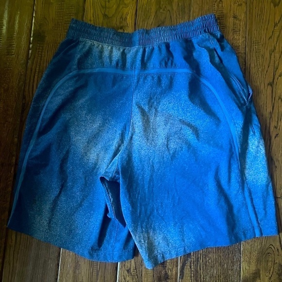 Lululemon Pace Breaker Short Linerless 9” in Ocean Spray Ice Grey Admiral Blue - Picture 3 of 6